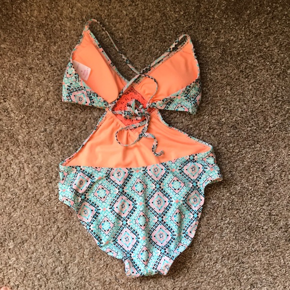 Bathing suit - Picture 2 of 2